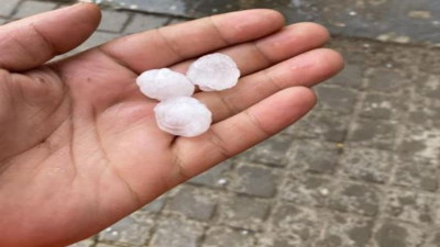 Ceviz büyüklüğünde dolu yağdı