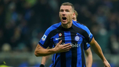 Edin Dzeko Fenerbahçe'ye imzaya geliyor. Bilgi Trabzonsporlu Visca'dan