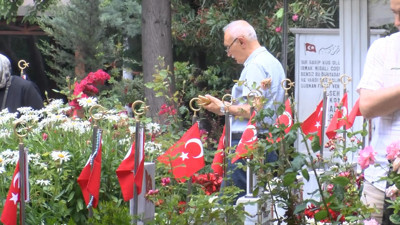 Edirnekapı Şehitliği’nde buruk babalar günü