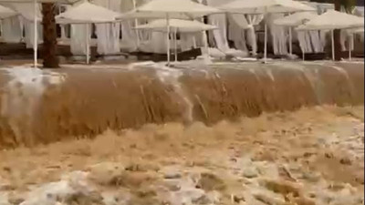 Sel suları koca şehri yıktı geçti. Hayati tehlike uyarısı