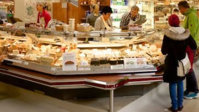 Dev market zinciri iflas etti. Çalışanlar kara kara düşünüyor