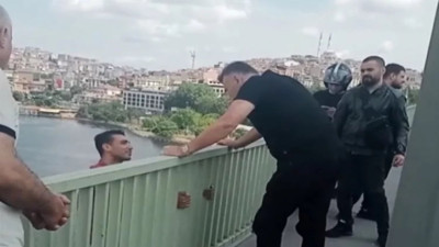 Gazozuyla ünlü Nuri Alço intihar etmek isteyen genci kurtardı