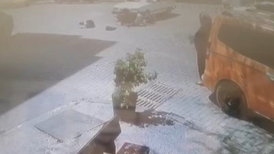 Akülü bisiklet ile otomobil çarpıştı: 2 kız kardeş yaralandı