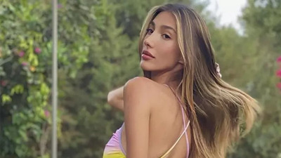 Şevval Şahin karpuz desenli bikinisiyle plajı karıştırdı. Görenlerin canı karpuz çekti