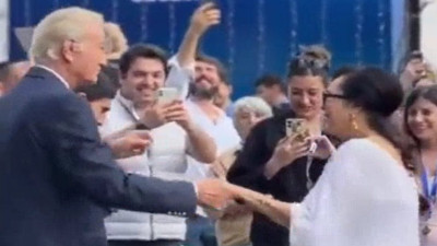 Yeşilçam'ın efsane isimleri Türkan Şoray ve Ediz Hun'un dans ettiği anlar olay oldu. Görenler hayranlıkla izledi