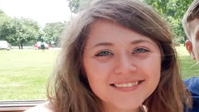 İki yaşındaki çocuk hamile annesini silahla öldürdü