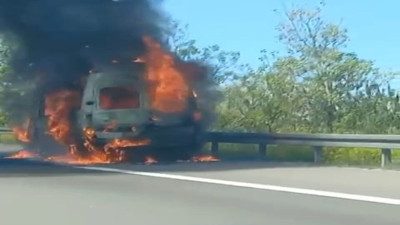 Minibüs alev topuna döndü (24 Haziran 2023)