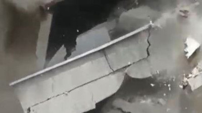 Koca bina tek dokunuşla yıkıldı