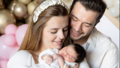 'Çok Güzel Hareketler'in yıldızı kızının yüzünü gösterdi