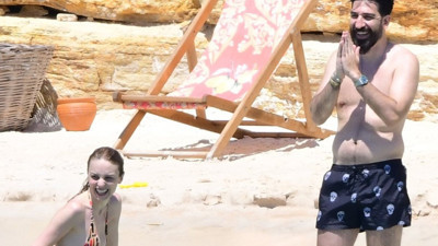 Nilperi Şahinkaya sevgilisini suya sokmakta zorlandı