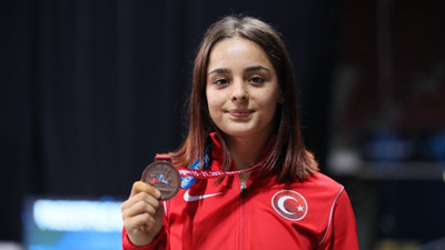 Tuba Demir İspanya'da altın madalya kazandı