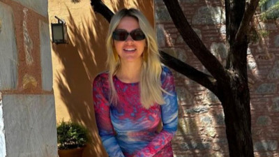 Güneş yanıklarıyla gündem olmuştu! Hadise dövmelerini gösterdi