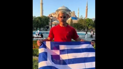 Ayasofya önünde Yunan bayrağı açıp ‘Bir gün gerçek sahibine dönecek’ demişti. Ülkeye girişi yasaklandı