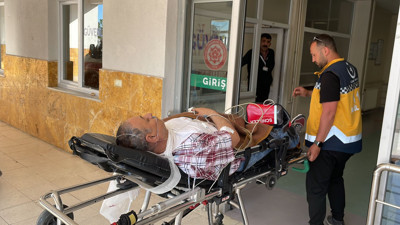 Sokak ortasında tüfekli bıçaklı sopalı kavga. Çok sayıda yaralı var