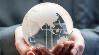 Sabah Gazetesi doların 26 lirayı geçtiğini unuttu. Gelişmiş ülkelerdeki krizi dert edindi