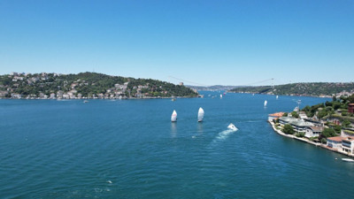 İstanbul Boğazı’nda yelkenli şov