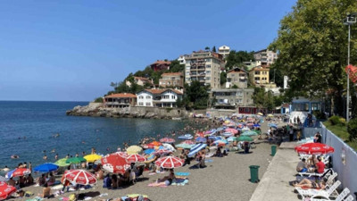 Akdeniz sahillerini aratmadı 3 bin kişi denize akın etti