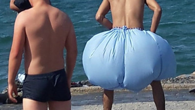 Büyükada’da çöp poşetiyle denize girdiler