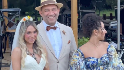 Arka Sokaklar'ın Mesut'u Şevket Çoruh 5 yıllık eşiyle düğün yaptı