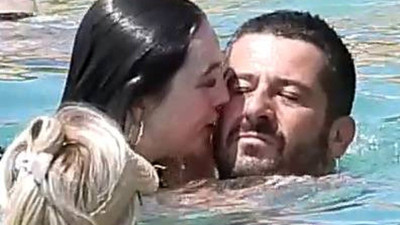 Melis Sezen’in aşk tatili. Sevgilisini öpmelere doyamadı