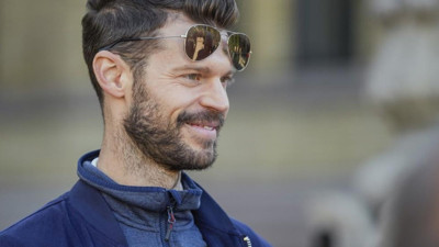 Komünist siyasetçi Björnar Moxnes gözlük çalmaktan gözaltına alındı. Yanlışlıkla aldığını iddia etti