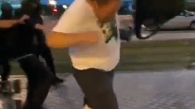 Fransa’da “Mülteciler gitmesin” diyen derneğin başkanı da ülkeyi karıştıran mültecilerden dayak yedi