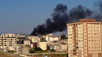 Muhtarın evi alev alev yandı