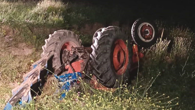 Traktörü mezarı oldu