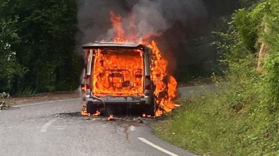 Araç yana yana gitti