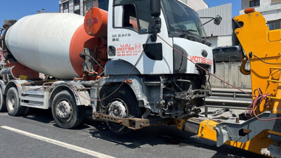 Beylikdüzü’nde beton mikseri bariyerlere girdi