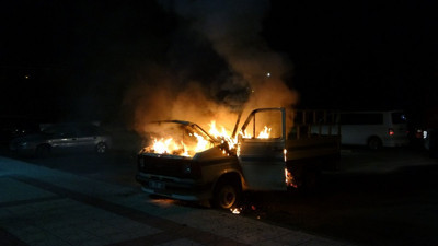 Park halindeki kamyonet alev alev yandı (05 Temmuz 2023)