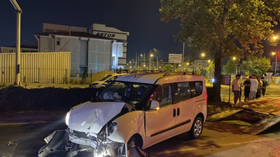 Alkollü sürücü emniyetin PTS direğine çarptı