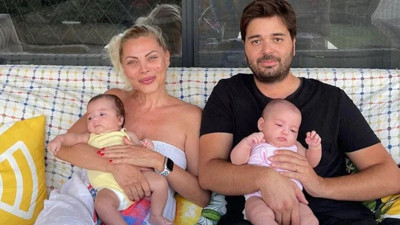 Seray Sever ikiz bebekleriyle plajda görüntülendi