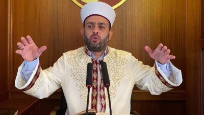 Atatürk düşmanı imam şimdi de ünlü komedyeni hedef aldı. Ne yaptı etti konuyu Atatürk'e bağladı