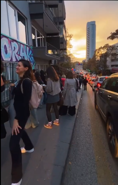 Yer: Türkiye! Uzun kuyrukların sebebini öğrenenler şok oldu - Resim : 1