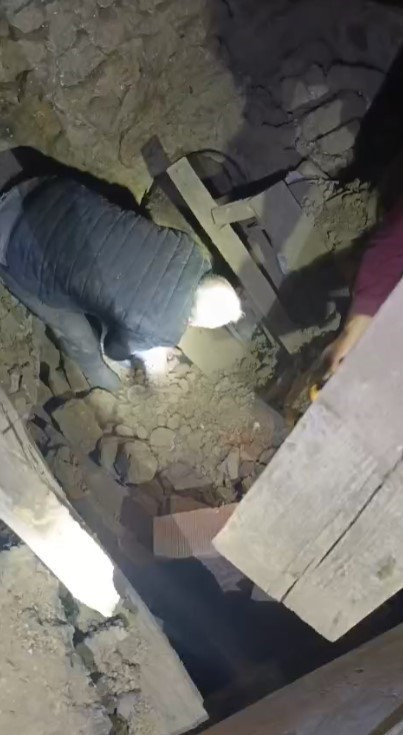 Sındırgı’da 6.1’lik depremde enkaz altında kalan eşek Kadife’nin mucize kurtuluşu! “Hem iş arkadaşım, hem yoldaşım” - Resim : 9