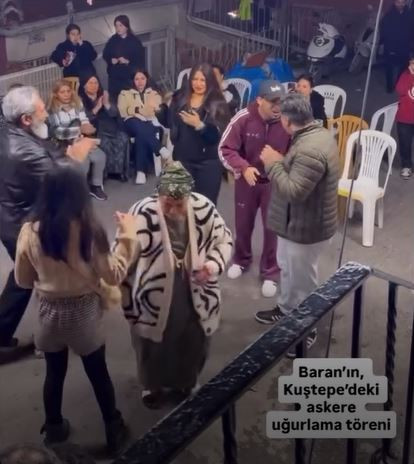 Şakşuka’nın kralı Tarık Mengüç’ten oğluna davullu zurnalı asker uğurlaması! Kuştepe’de yer gök inledi - Resim : 4