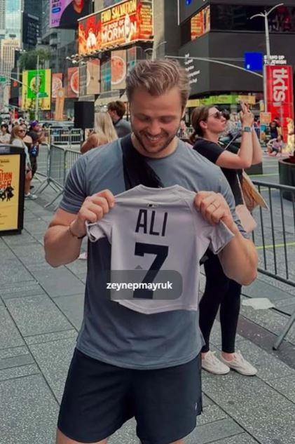 Baba olma sevincini yaşamıştı! Tolga Sarıtaş'tan oğlu Ali ile iç ısıtan fotoğraf - Resim : 1