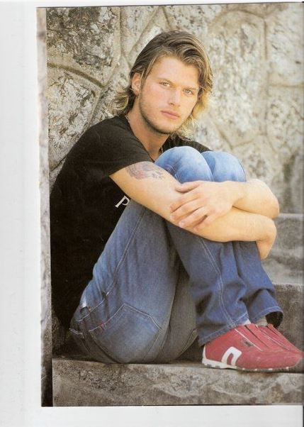 Bu maviş gözlü sarışın minik çocuk kim? Görenler tanımadı: Türkiye’nin en iyi erkek oyuncularından biri - Resim: 14