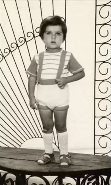 Beyazlar içindeki bu masum yüz kim? Sadece Türkiye değil, Dünya onu tanıyor! - Resim: 1