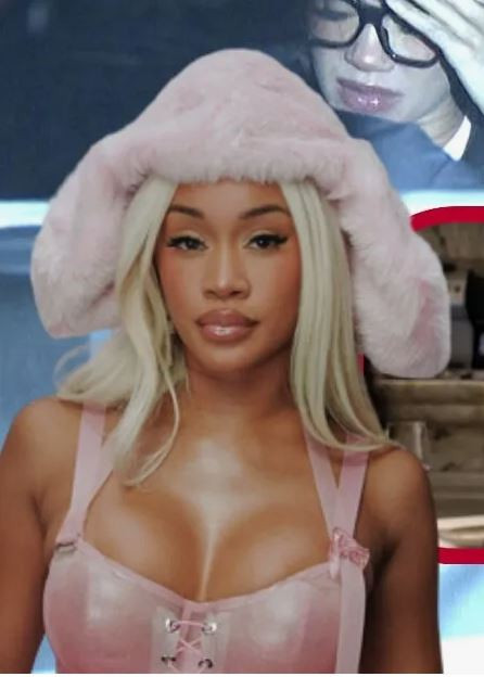 Dünya yıldızı futbolcu Jadon Sancho ve rapçi sevgilisi Saweetie’ ile Sirkeci paparazzilere yakalandı: Köşe bucak saklandılar! - Resim : 3