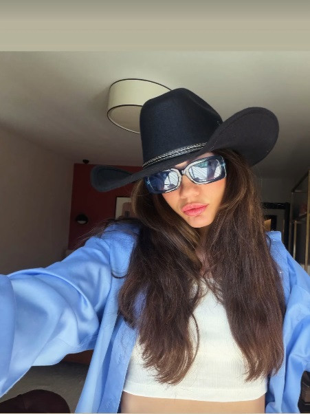 Demet Özdemir'den kovboy havası - Resim : 1