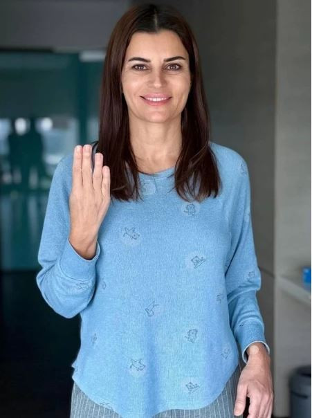 Kanserle mücadele ettiğini duyurmuştu! Ünlü sunucu Ece Vahapoğlu dördüncü kemoterapiyi aldı - Resim : 3