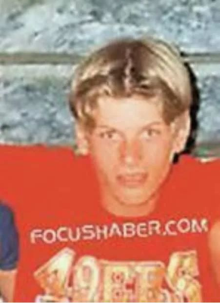 Bu maviş gözlü sarışın minik çocuk kim? Görenler tanımadı: Türkiye’nin en iyi erkek oyuncularından biri - Resim: 10