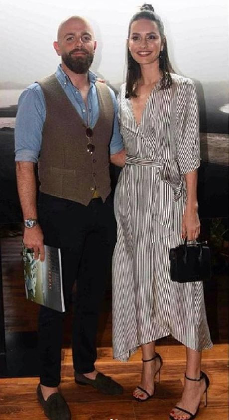 Yasemin Ergene’den ayrılan İzzet Özilhan eğlencede yakalandı: Bekar hayatına hızlı giriş yaptı - Resim: 47