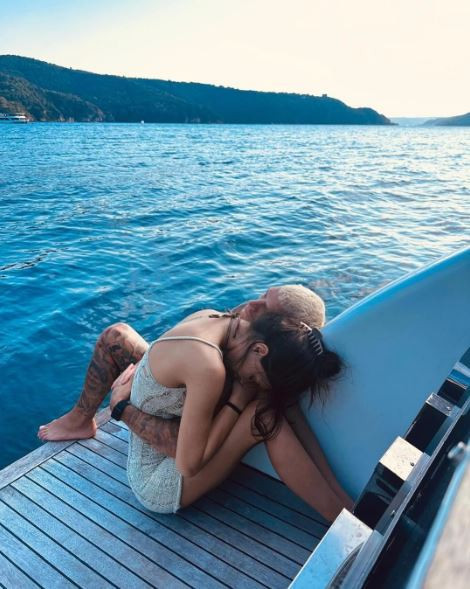 Devrim Özkan’dan Lucas Torreira’ya buz gibi ret: Aşk ilanı yaptı, takip havada kaldı - Resim : 14