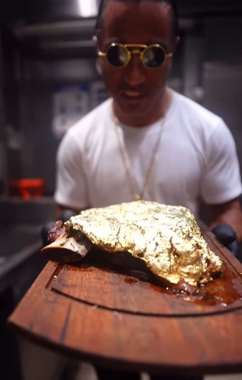 Nusr-Et imparatorluğu sallanıyor mu? Yoksul kasap çırağının hikayesi: Yüksek hesaplar ve kapanan şubeler - Resim: 21