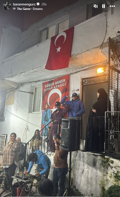 Şakşuka’nın kralı Tarık Mengüç’ten oğluna davullu zurnalı asker uğurlaması! Kuştepe’de yer gök inledi - Resim : 2