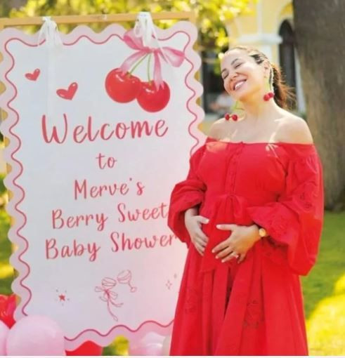 Türk Müziğinin Kraliçesi Sibel Can ilk kez babaanne oldu! Torunu Lina dünyaya geldi: Ailede büyük sevinç - Resim: 9