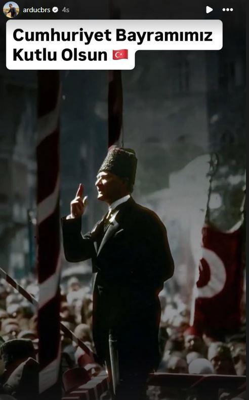 Ünlü isimlerden 29 Ekim Cumhuriyet Bayramı paylaşımları! - Resim : 10